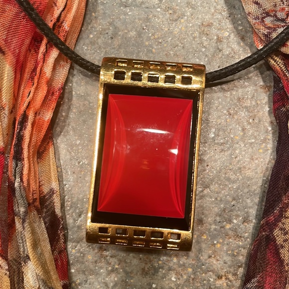 A beautiful red jade and bronze necklace with leather chain & lobster clasp - Picture 2 of 5